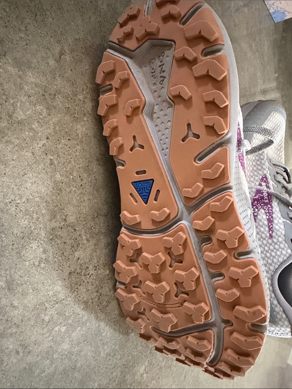 Brooks Women’s Divide 4 Trail Running Shoes in Light Gray with Purple Logo - Picture 6 of 7